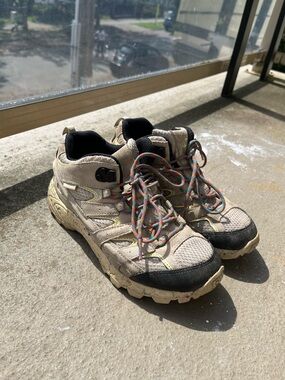 Merrell Moab limited edition hiking book kids size 3